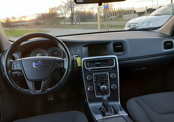 Volvo V60 cena 26900 przebieg: 217730, rok produkcji 2011 z Opatów małe 277